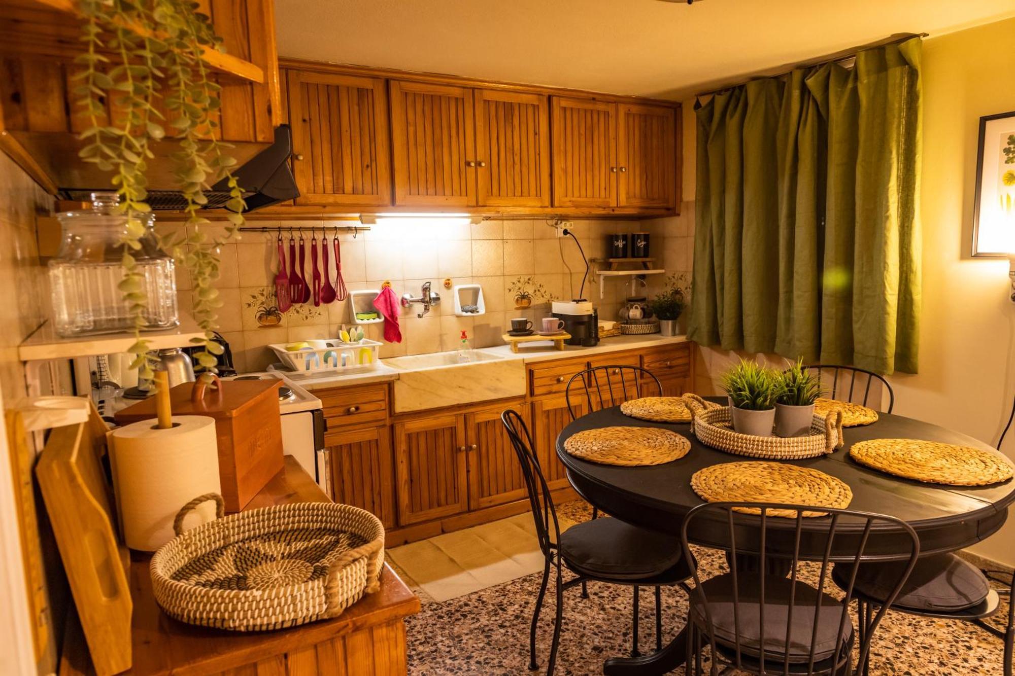 Airport Cottage House Луца Экстерьер фото