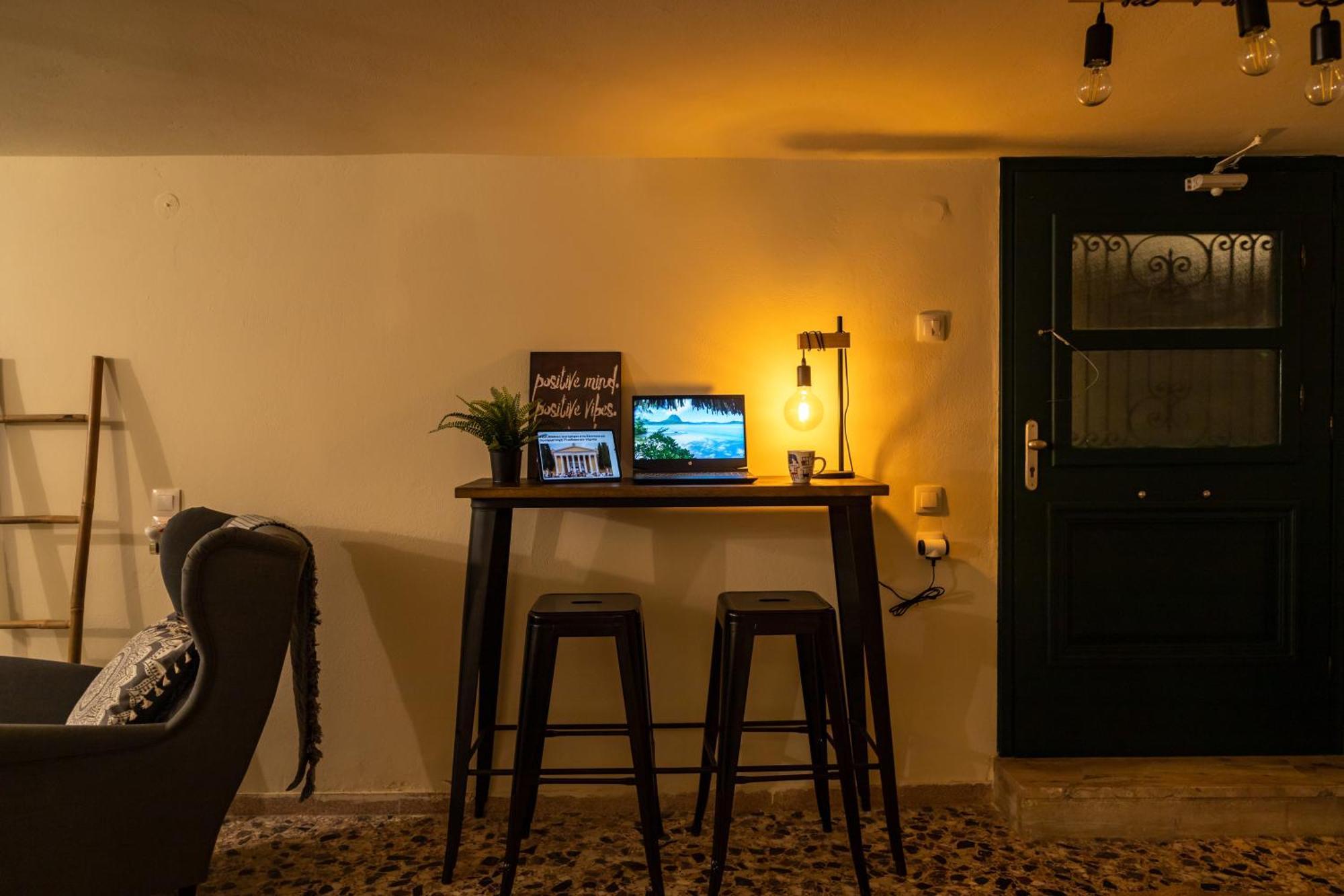 Airport Cottage House Луца Экстерьер фото